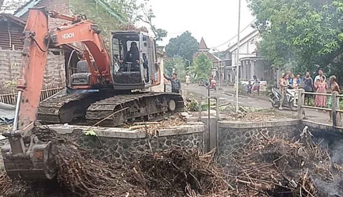 Cegah Banjir Dpupr Jombang Normalisasi Sejumlah Sungai