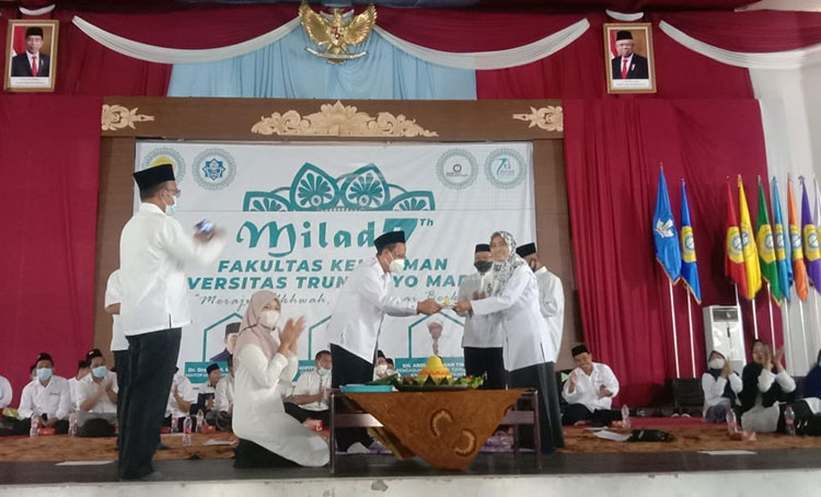 Milad Fakultas Keislaman UTM di Gedung Pertemuan Universitas Trunojoyo Madura, Senin (31/5/2021). (foto: ist)