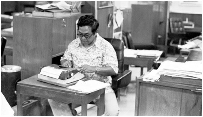 KH Abdurrahman Wahid (Gus Dur) sejak masih muda sangat aktif dan produktif menulis di media massa. Foto: ist