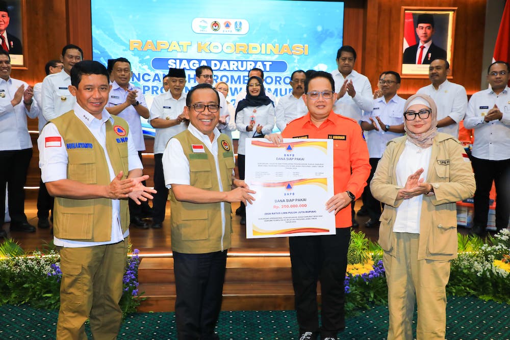 Siaga Bencana, Pj Gubernur Jatim Ikuti Rakor Bersama Menko PMK dan Kepala BNPB di Grahadi