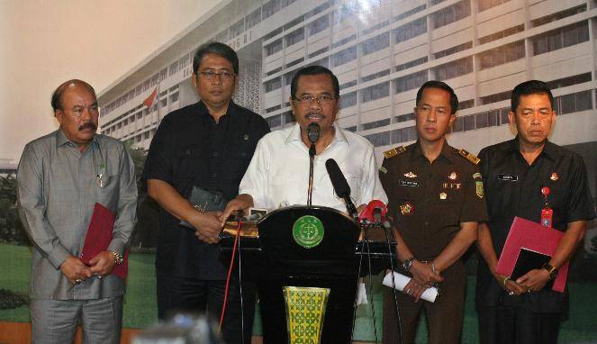 Jaksa Agung Prasetyo memberikan keterangan kepada wartawan mengenai pelaksanaan eksekusi mati terpidana kasus narkotika  (ANTARA FOTO/Reno Esnir)/vivanews.com