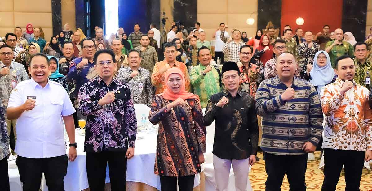 Gubernur Khofifah saat menghadiri Rakorwasda Jatim 2025.