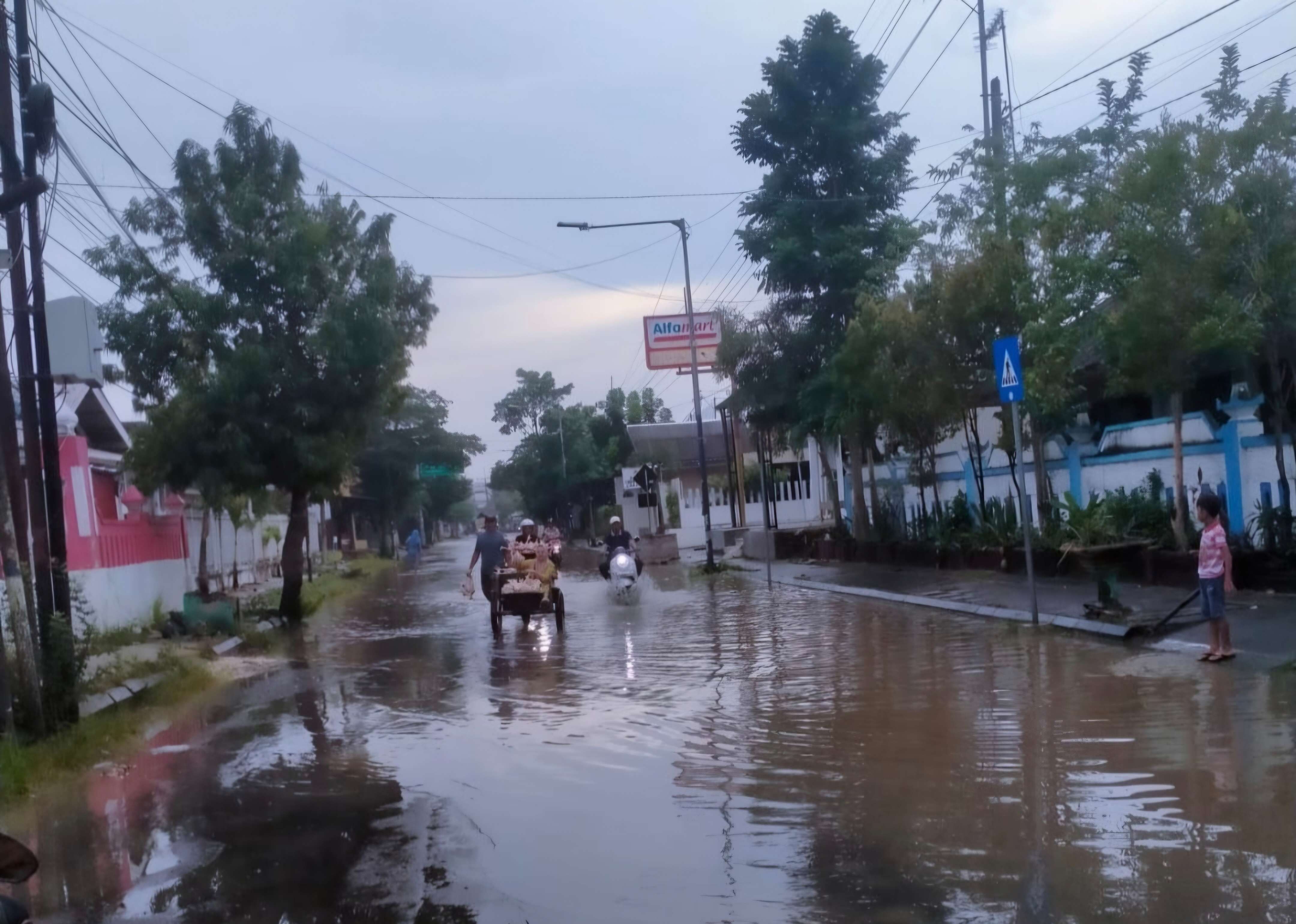 Banjir di wilayah perkotaan Sampang berangsur surut