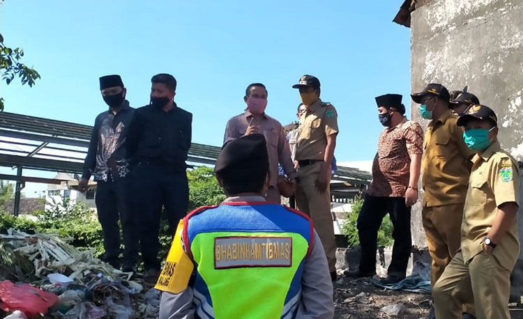 Komisi I DPRD Kabupaten Pasuruan saat melakukan sidak ke Pasar Gondanglegi, Kecamatan Beji, Kabupaten Pasuruan.