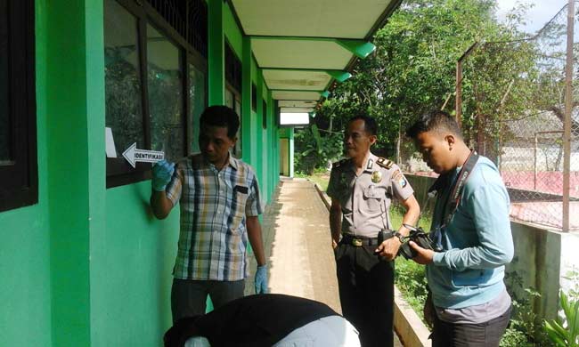 Polisi saat olah TKP