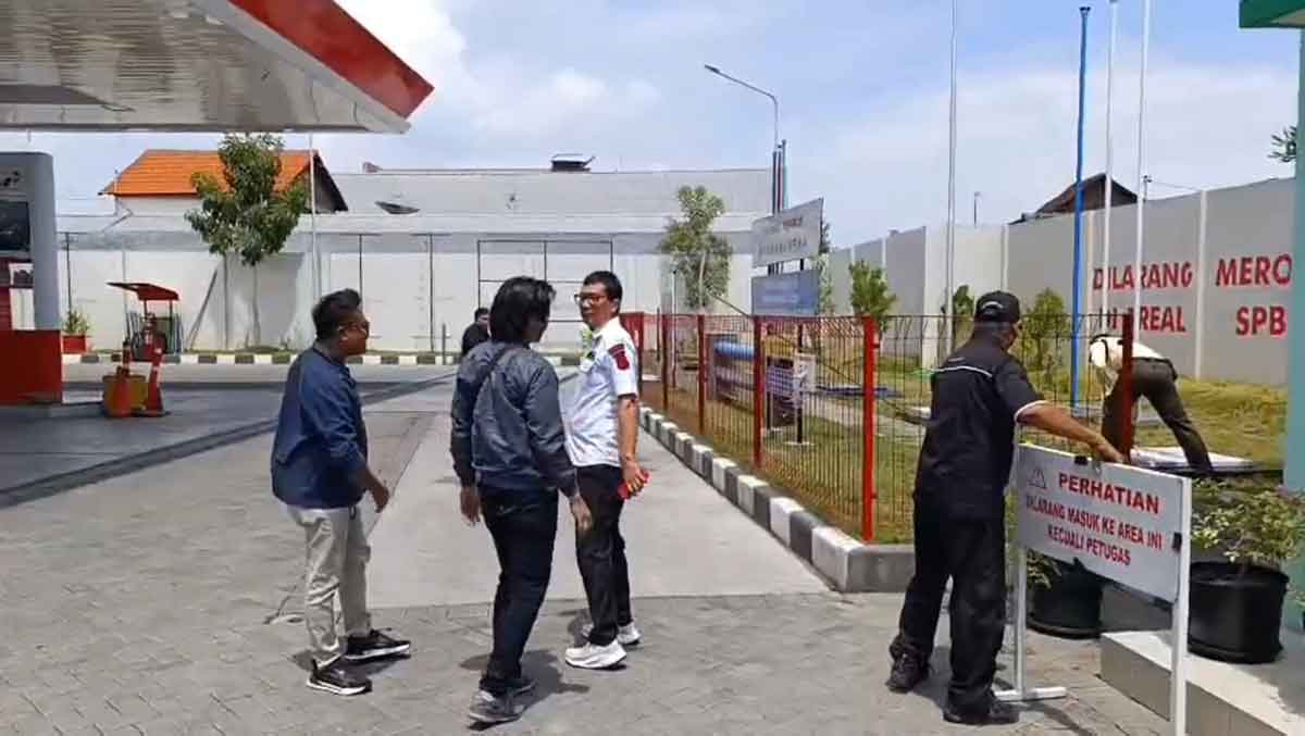 Sidak ke SPBU, Polsek Purworejo Pastikan Pertalite Tak Tercampur Air