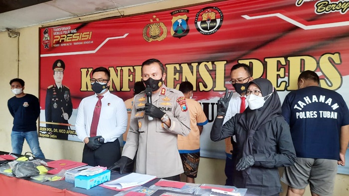 Kapolres Tuban AKBP Darman saat konferensi pers.