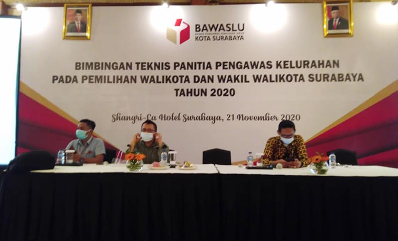 Bimtek 154 Panitia Pengawas Kelurahan (Panwaskel) se-Surabaya.