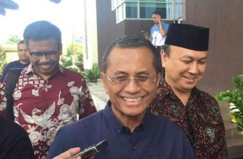 Dahlan Iskan usai diperiksa Kejati Jatim, Kamis (3/11). foto: istimewa