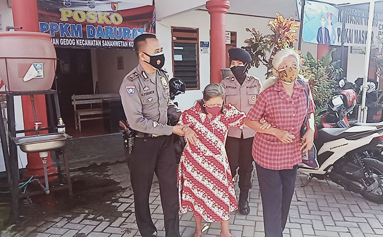 Sebanyak 247 penyandang disabilitas Kota Blitar menjalani vaksinasi Covid-19. Vaksinasi digelar terpusat di Gedung Patria, Jalan Cokroaminoto Kota Blitar, Selasa (10/8/2021). (foto: ist)