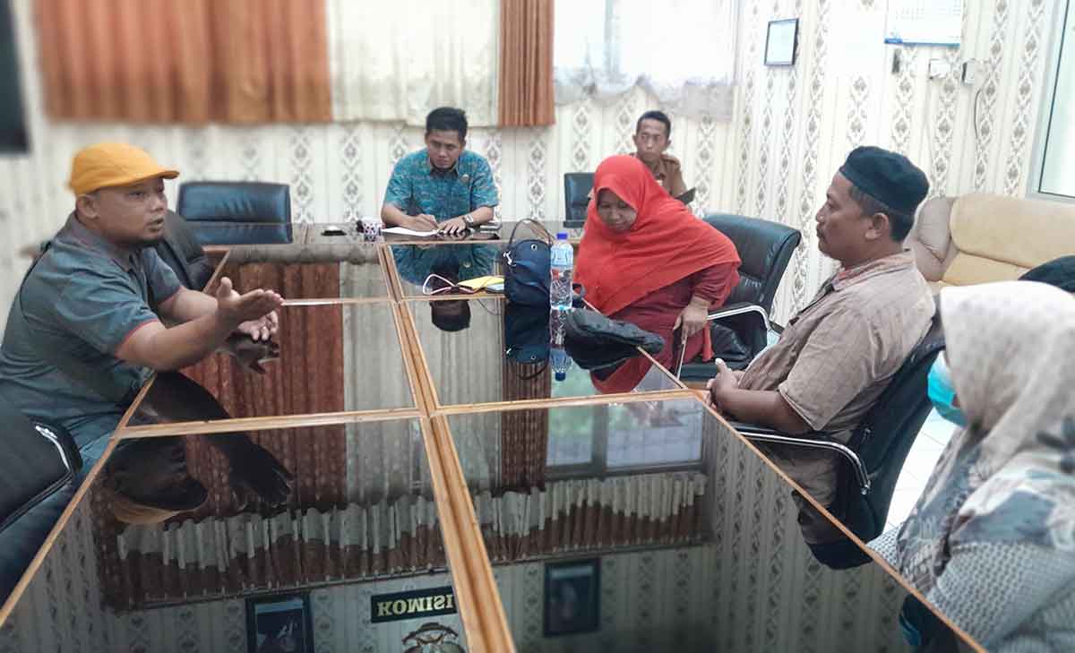 Komisi IV DPRD Situbondo ketika menerima aduan warga terkait pelecehan dan kekerasan di pondok pesantren.