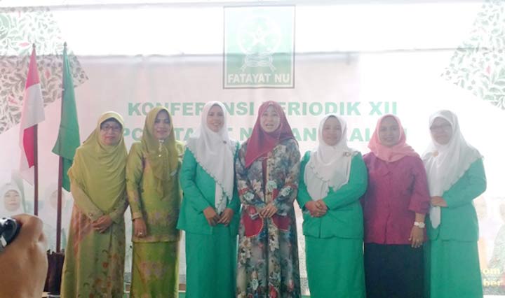 Ketua Fatayat Bangkalan Hj. Nadifatul Qudsiyah didampingi Ketua Fatayat Jawa Timur Dewi Winarti dan istri bupati Bangkalan Zainab Zuraidah, serta Ketua Perempuan Bangsa Bangkalan Hj. Djumatul Kholishoh.