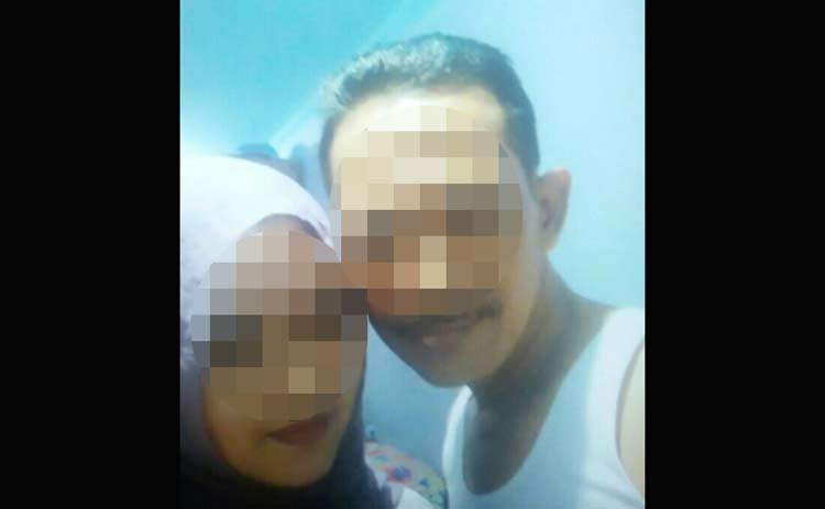 Salah satu foto yang menunjukkan Kepsek SDN Tebuwung, MT dan Kepsek SDN Setro, IP sedang berduaan. foto: SYUHUD/ BANGSAONLINE