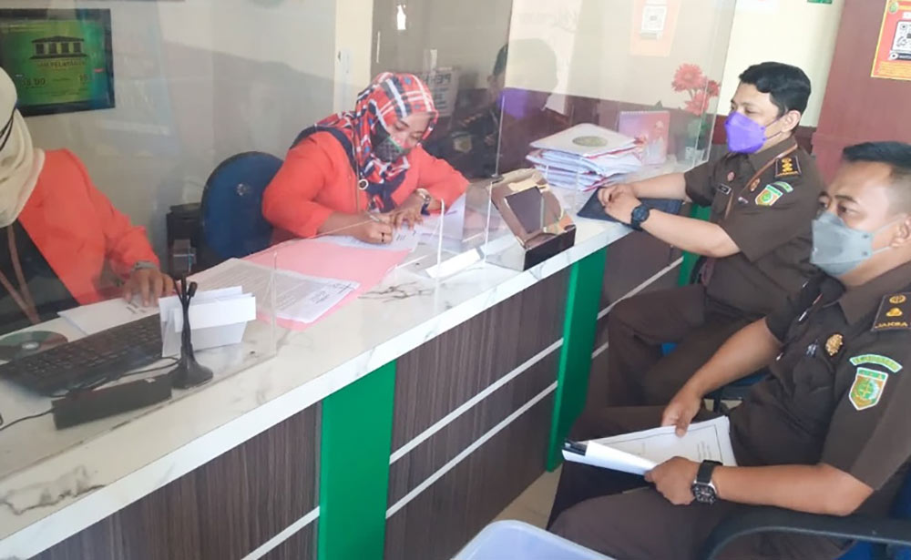 Tim JPU melimpahkan berkas perkara tipikor tujuh tersangka kasus suap jual beli jabatan di Pemkab Nganjuk untuk disidangkan.