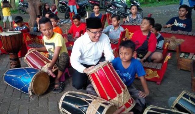 Anak-anak di Banyuwangi mahir alat musik tradisional.