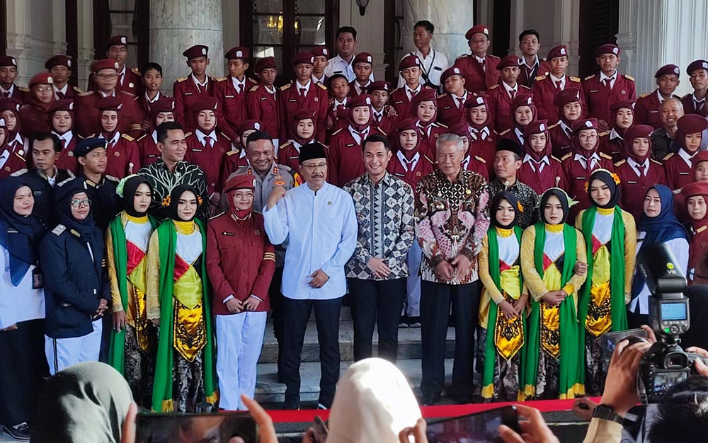 Mensos RI Saifullah Yusuf bersama Bupati Tuban Aditya Halindra Faridzky dan jajaran forkompimda saat menggelar jumpa pers di Pendopo Krido Manunggal.