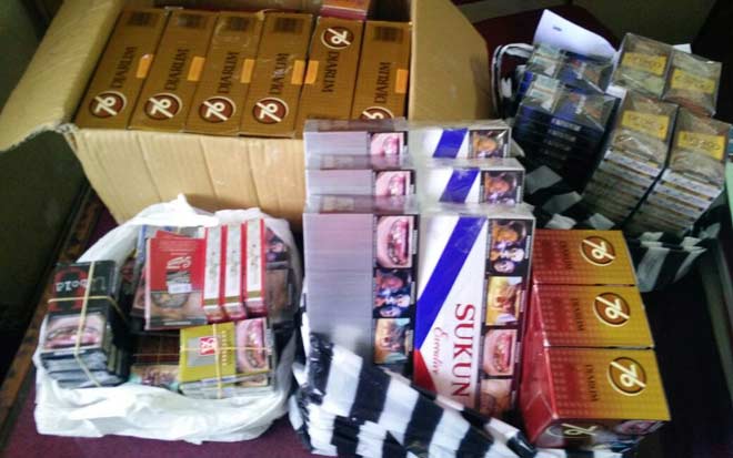 Barang bukti puluhan slop rokok saat diamankan di Mapolres Bojonegoro.