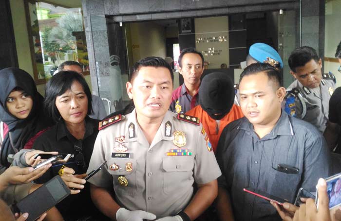 Kapolres Malang Kota AKBP Asfuri, SIK saat rilis perkara di Mapolres setempat, Selasa (5/12). foto: IWAN IRAWAN/BANGSAONLINE