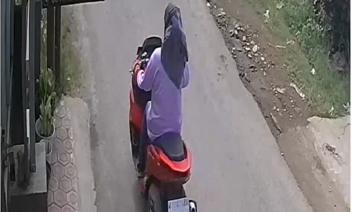 Screenshot video rekaman CCTV.