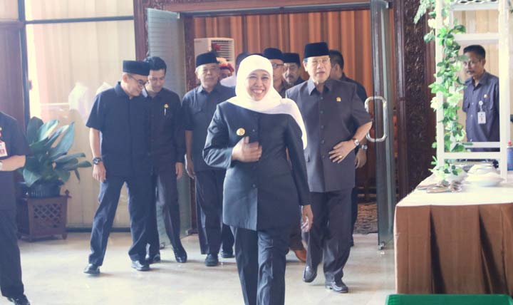Khofifah Indar Parawansa, Gubernur Jawa Timur.