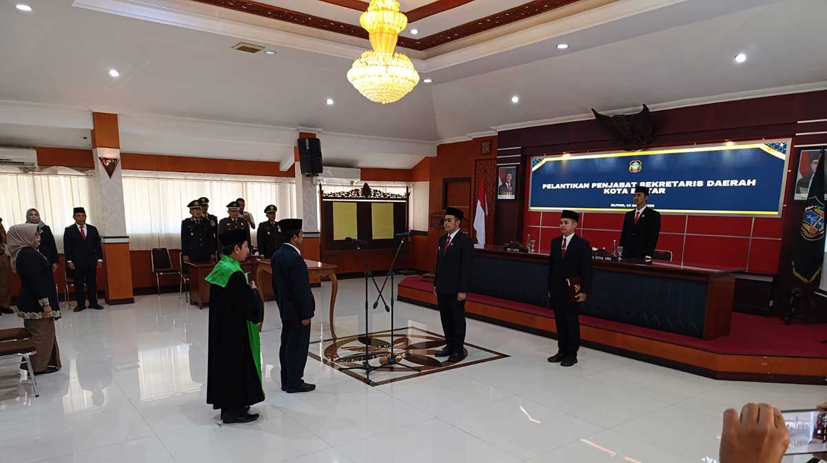 Pelantikan Tri Iman sebagai Pj Sekdakot Blitar.