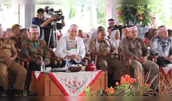 Bupati Nganjuk, bersama Pimpinan DPRD saat menerima kunjungan roadshow KPK bertempat di pendopo Kabupaten Nganjuk. foto: BAMBANG/ BANGSAONLINE