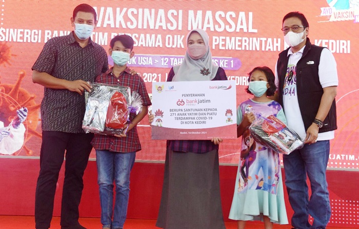 Wali Kota Kediri Abdullah Abu Bakar mengapresiasi pemberian bantuan Corporate Social Responsibility (CSR) dari Bank Jatim.