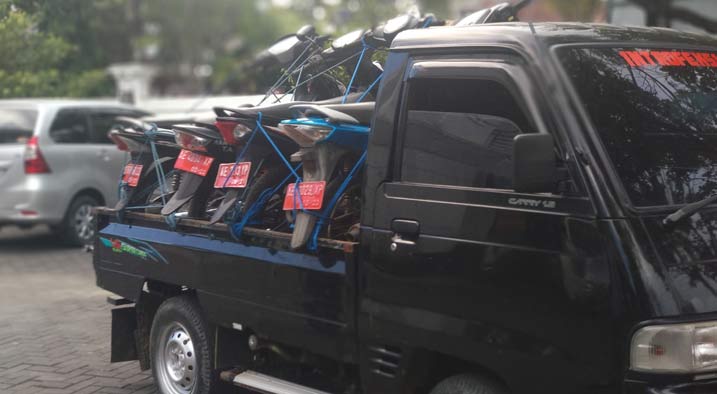 Beberapa kendaraan bermotor yang akan diperiksa BPK. foto: YUNIARDI S/ BANGSAONLINE