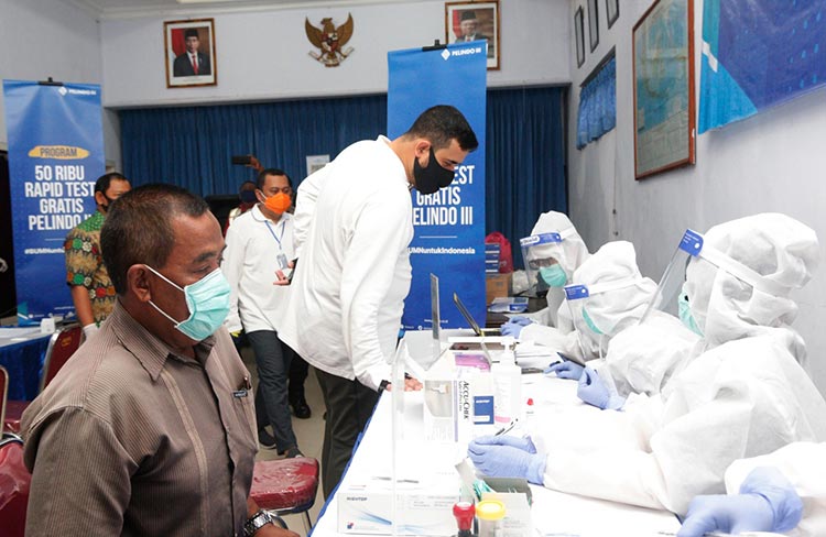 Rapid test yang digelar Pelindo III dengan 3.000 peserta.
