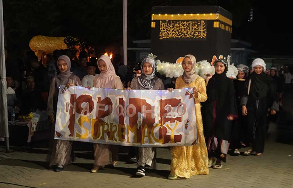 Salah satu rombongan santri Tebuireng peserta Takbir Keliling. Foto: Tebuireng Online