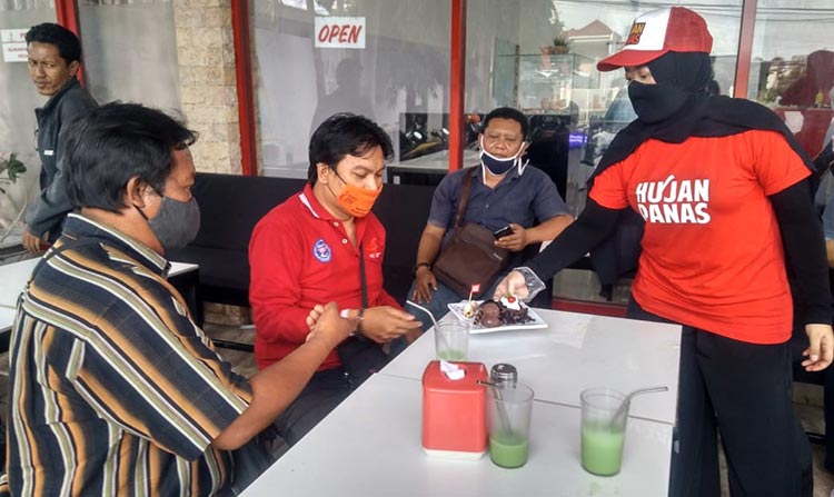 Kafe Hujan Panas Kota Probolinggo. (foto: ist)