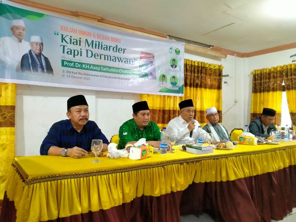 Bedah buku Kiai Miliarder Tapi Dermawan di Ma’had Aly Babussalam Al Hanafiyah Matang Kuli Aceh Utara, Rabu (19/10/2022). Tamapk M Mas