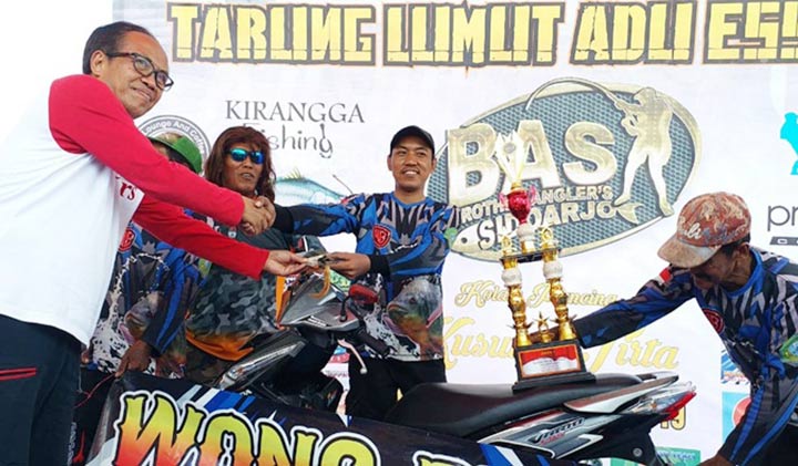 Juara nomor 1 dimenangkan oleh kelompok wong bebas (WB) asal Sidoarjo mendapat hadiah motor Honda Vario.