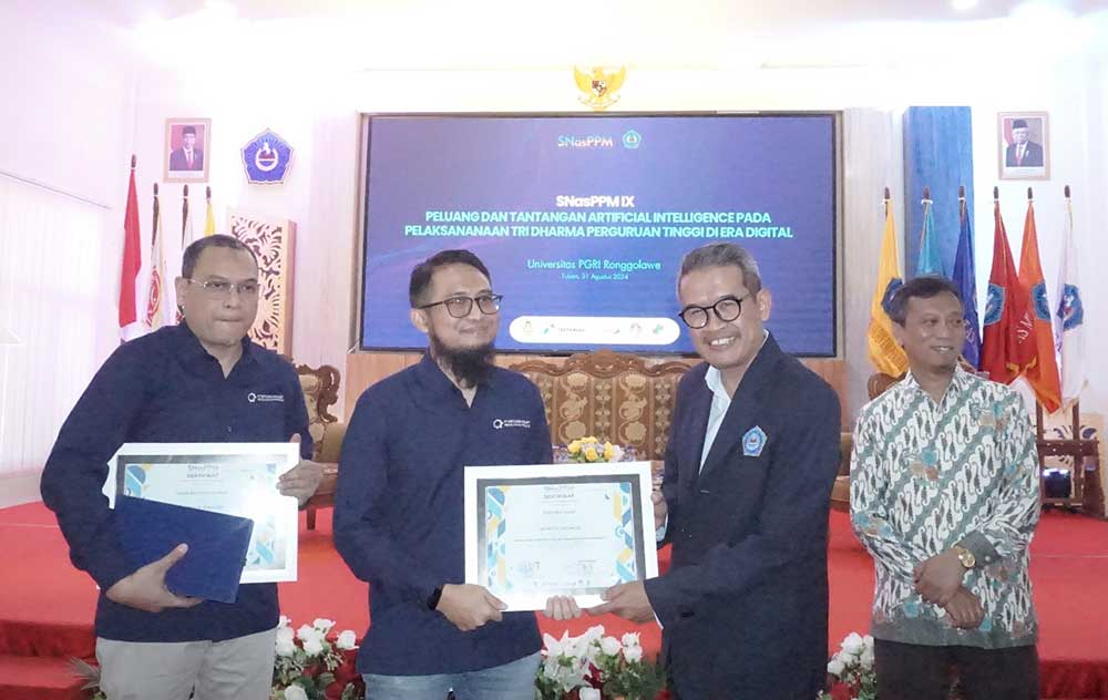 Para narasumber dalam seminar nasional hasil penelitian dan pengabdian masyarakat (SNasPPM) ke IX yang digelar Unirow.