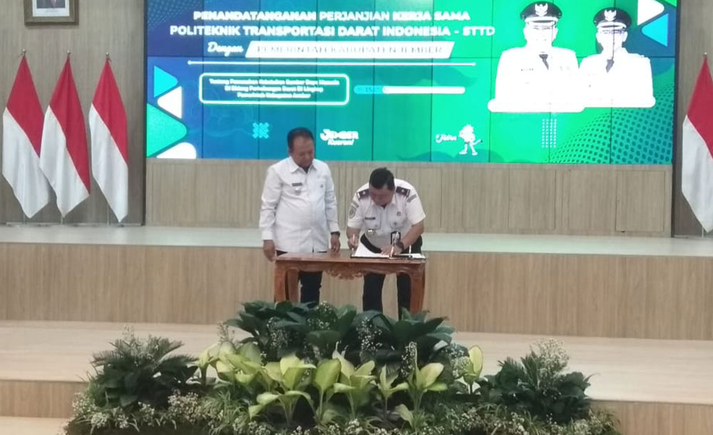 Penandatanganan MoU antara Pemkab Jember dengan PTDI-STTD, Rabu (15/6).