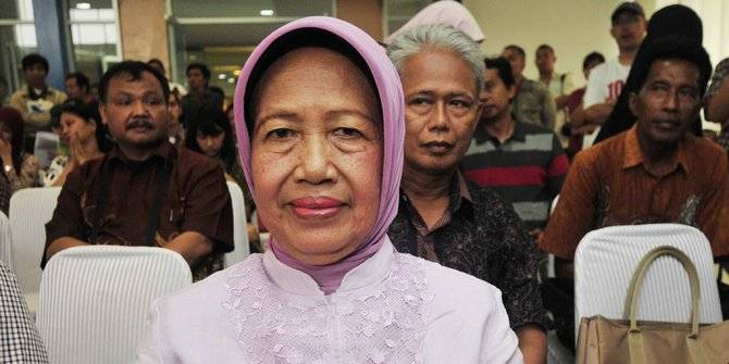 Sujiatmi, ibu Jokowi. Foto: merdeka.com