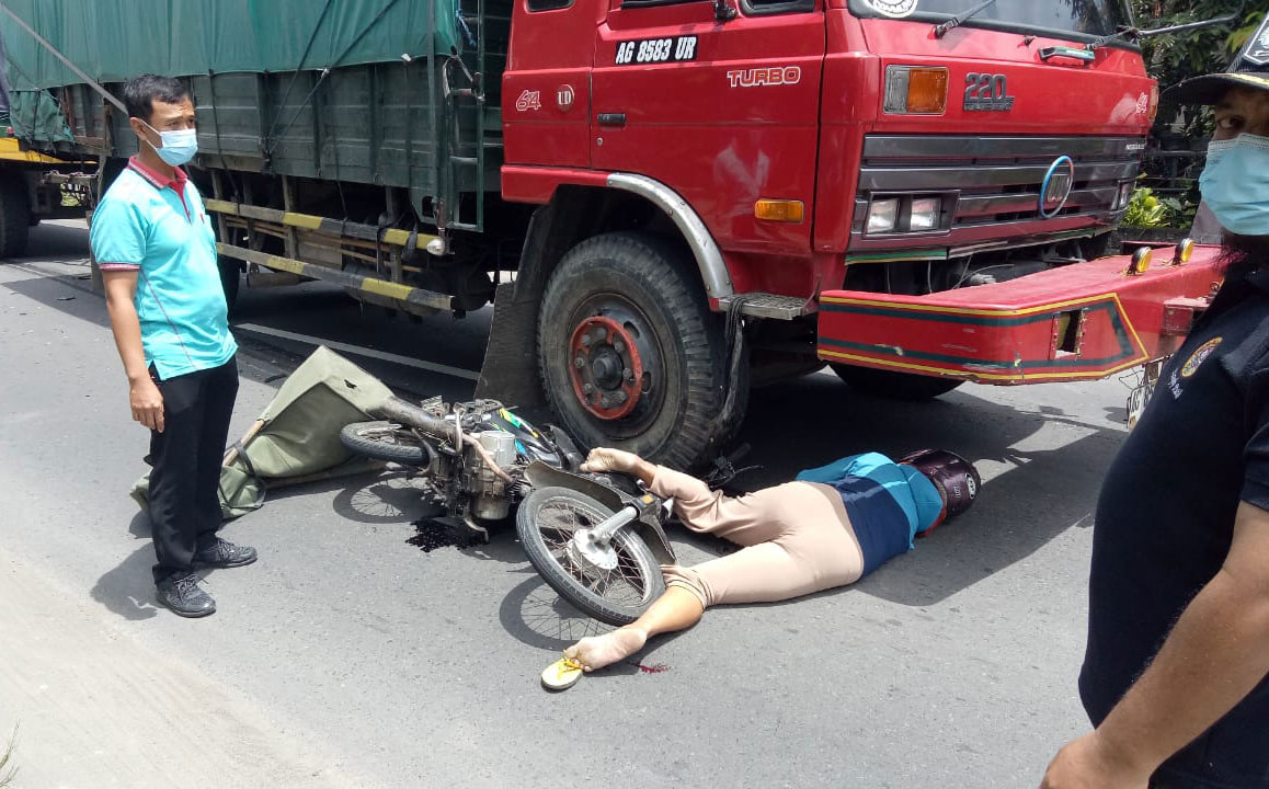 Korban kecelakaan lalu lintas terjadi di Jalan Raya Dermojayan, Blitar.