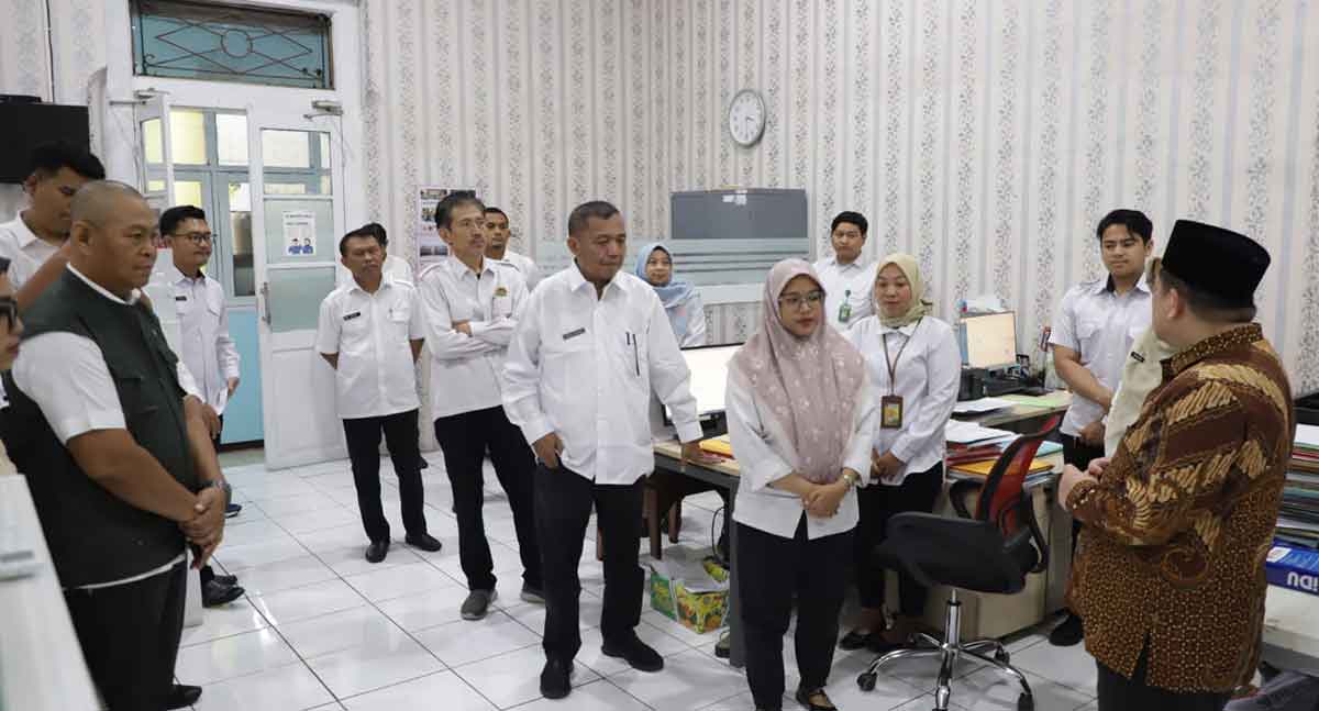 Kepala Kanwil BPN Jatim saat berada sidak ke Kantah Kota Pasuruan.