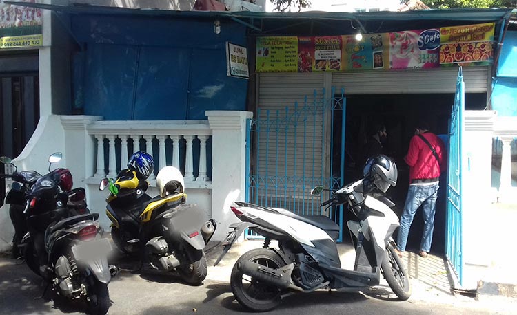 Rumah korban pencurian kendaraan bermotor.