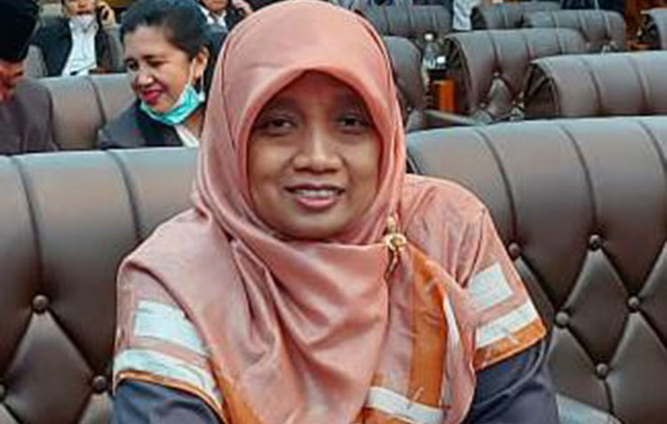 Neni Viantin Dyah Martiva, Ketua Pansus Raperda Perubahan Perda Retribusi Perizinan Tertentu DPRD Banyuwangi. (foto: ist)