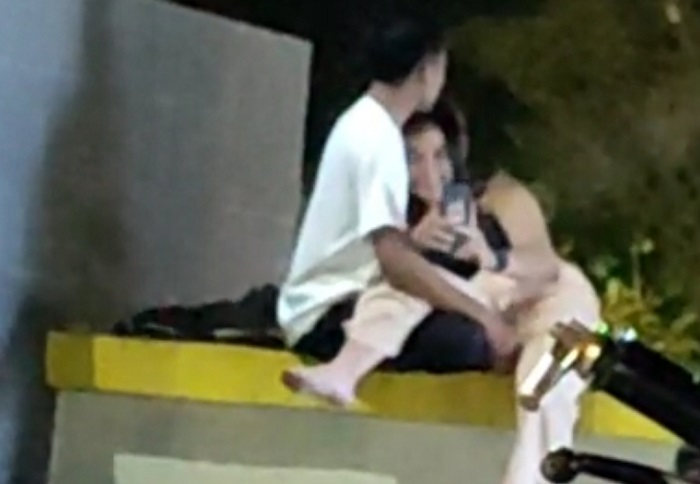 Tangkap layar video sejoli diduga mesum di Alun alun Trunojoyo Sampang.