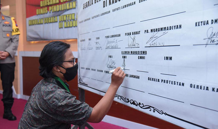 Marak Aksi Demonstrasi, Forkopimda Bersama Polres Lamongan Gelar Deklarasi Tolak Anarkisme