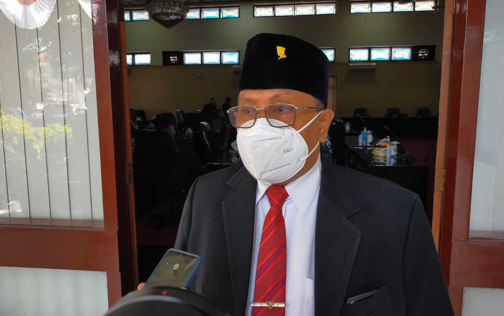 Wali Kota Blitar Santoso saat menjelaskan terkait perkembangan kasus Covid-19.