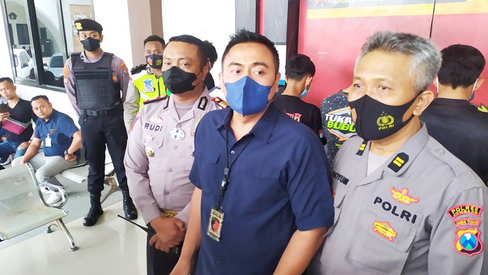 Kasat Reskrim Polres Jombang AKP Teguh Setiawan saat jumpa pers.