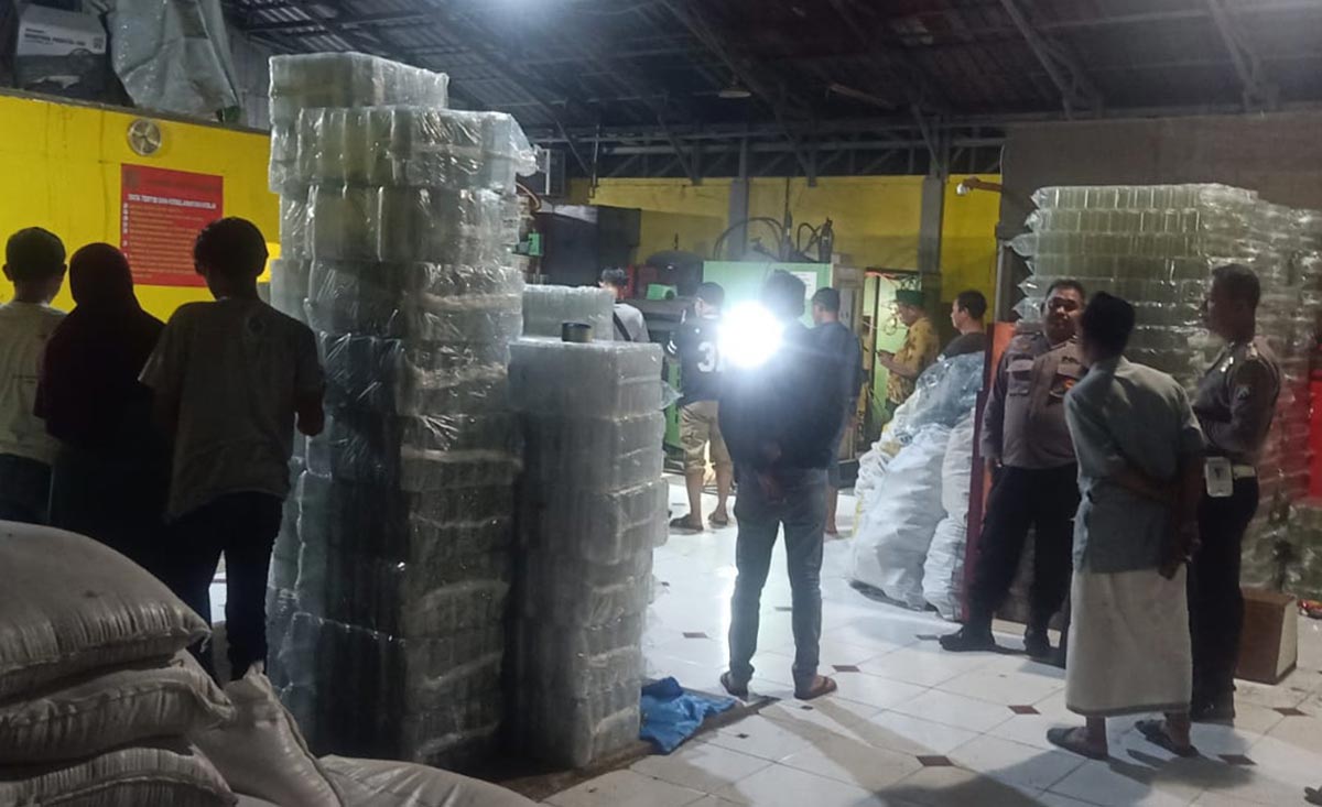 Kondisi pabrik plastik di Desa Sambungrejo, tempat korban ditemukan meninggal dunia.