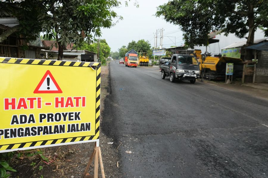 erbaikan Jalan Kabupaten terus dilakukan noleh Pemkab Kediri. (Ist). 