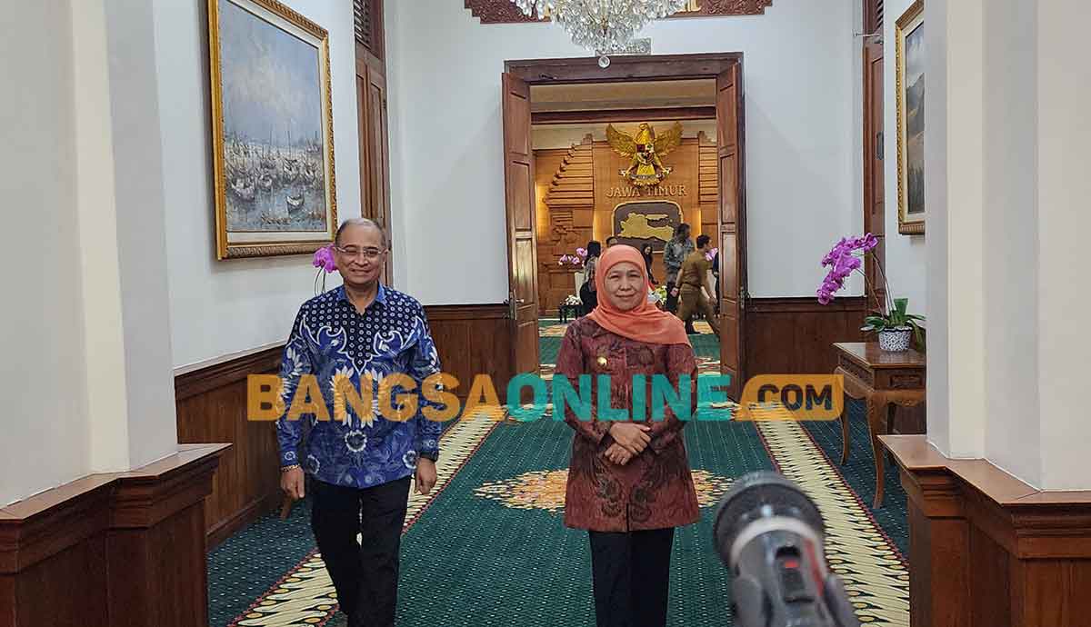Gubernur Khofifah saat menerima Dubes India di Gedung Negara Grahadi, Surabaya. Foto: DEVI FITRI AFRIYANTI/BANGSAONLINE
