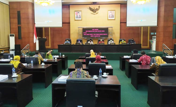 DPRD Jombang Sampaikan Raperda Perubahan APBD Tahun 2020