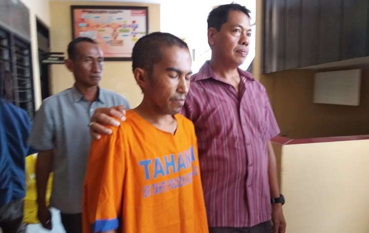 Pelaku digelandang di Mapolsek Sidoarjo Kota.