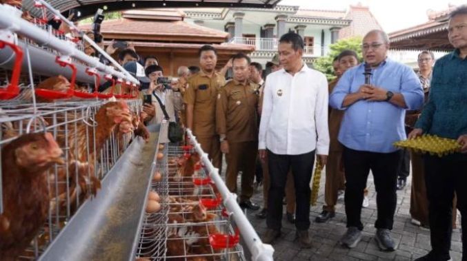 Bupati Bojonegoro Setyo Wahono saat memantau progam Gayatri.
